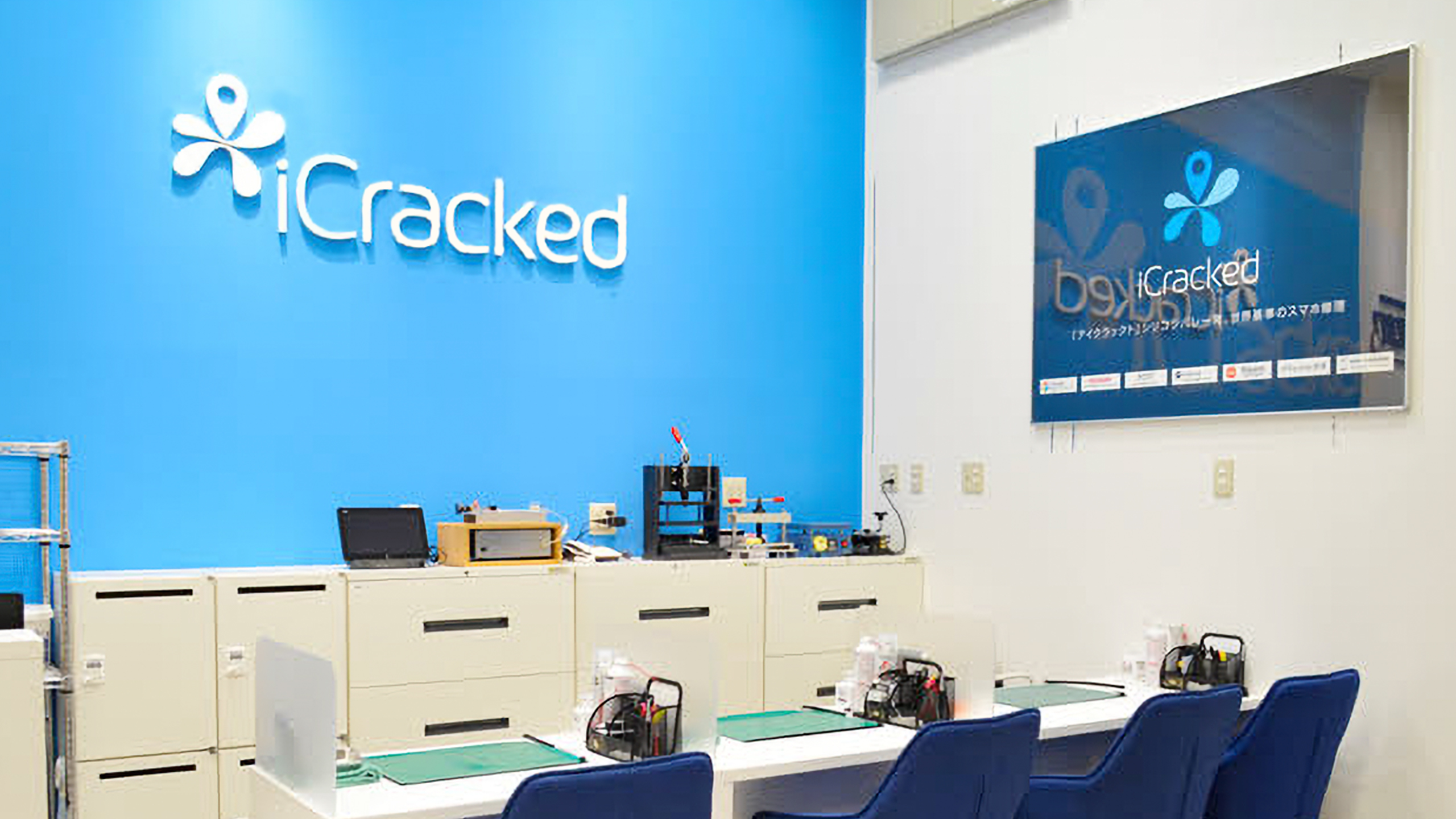 iCracked Store イオンモール甲府昭和の店舗画像