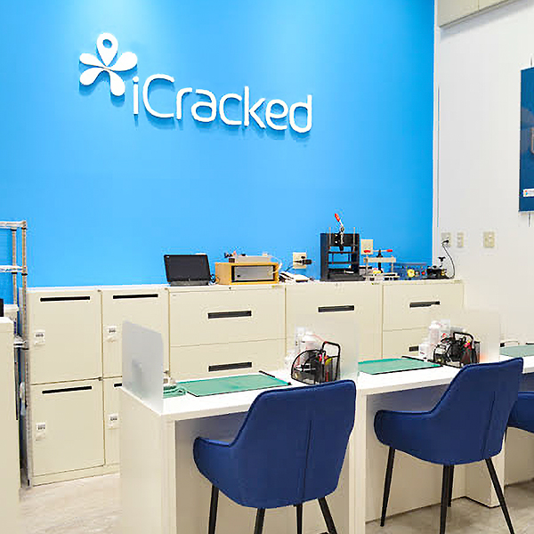 iCracked Store イオンモール甲府昭和