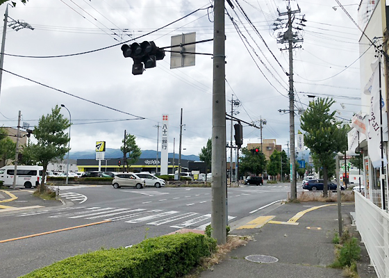 iCracked Store イオン南松本への道順3