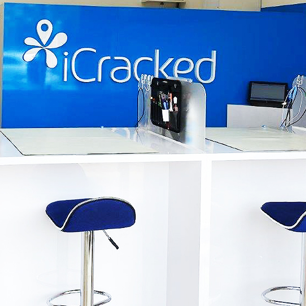 iCracked Store 大垣