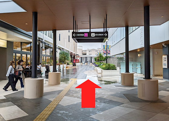 iCracked Store みのおキューズモールへの道順2