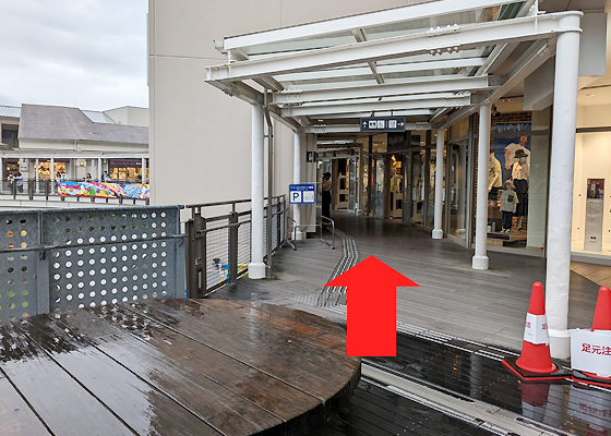 iCracked Store みのおキューズモールへの道順5