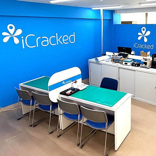 iCracked Store 豊橋