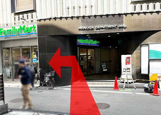 iCracked Store 枚方ビオルネへの道順2