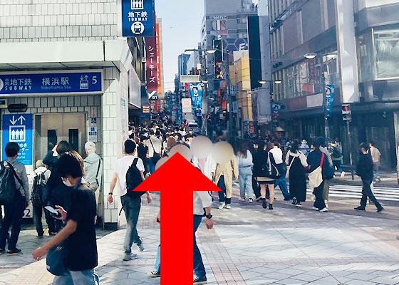 iCracked Store エディオン横浜西口本店への道順3